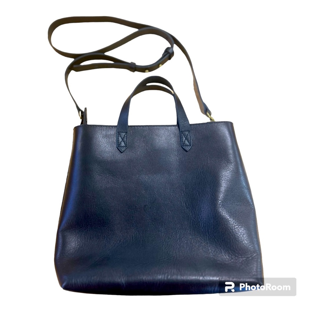 Madewell Zip-Top Transport Crossbody Item J1951 Excellent pre owned condition,
